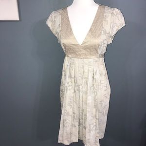 🍋 BCBGirls tan Brocade dress cap sleeves small